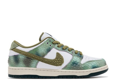 Alexis Sablone x  Nike Dunk Low SB Chameleon